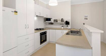Beachside Gem in Doubleview! Free Wi-Fi! Parking!