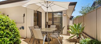 Beachside Gem in Doubleview! Free Wi-Fi! Parking!