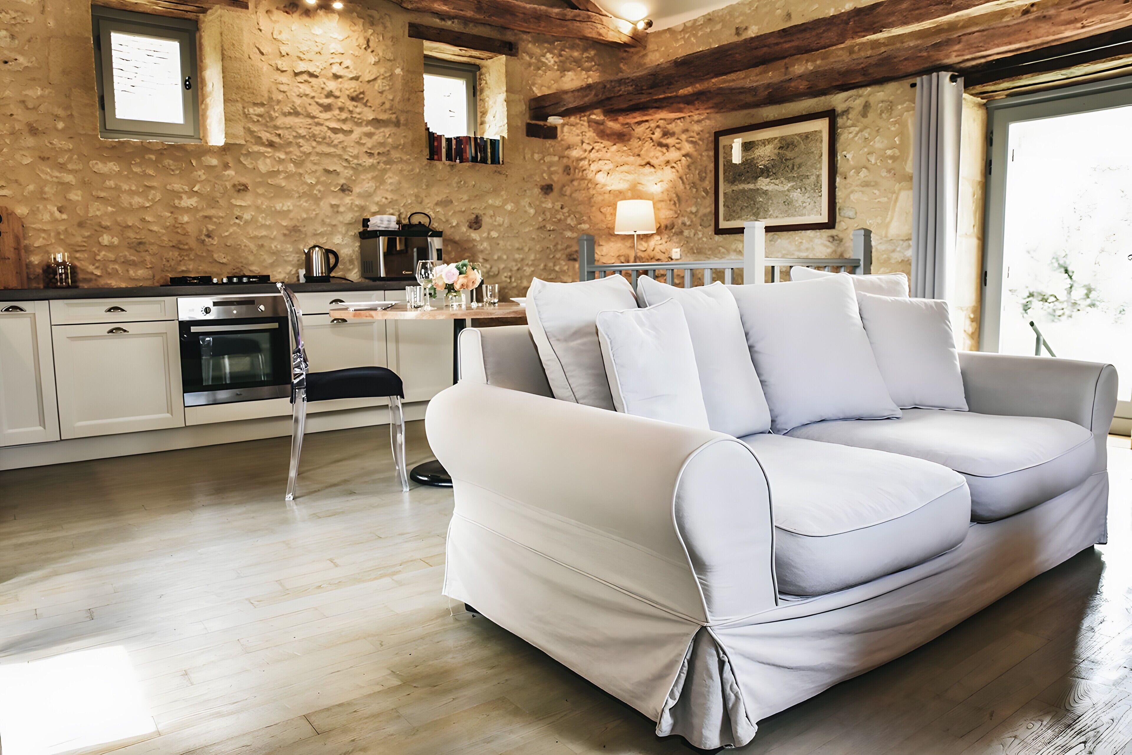 TV, caminetto, lettore DVD, tavolo da ping pong