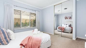 5 bedrooms, desk, travel cot, free WiFi