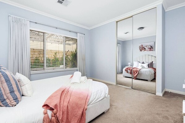 5 habitaciones, escritorio, cuna de viaje y wifi gratis