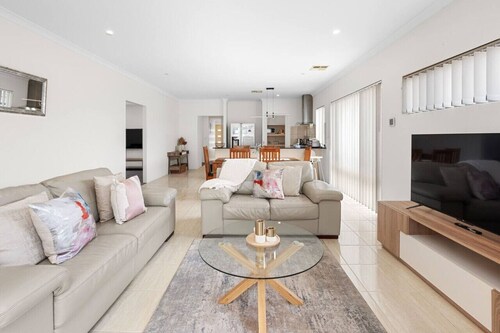 Modern & Spacious in Alkimos!