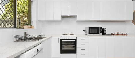 Fridge, microwave, oven, stovetop