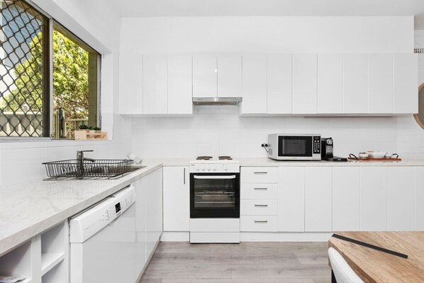 Fridge, microwave, oven, stovetop