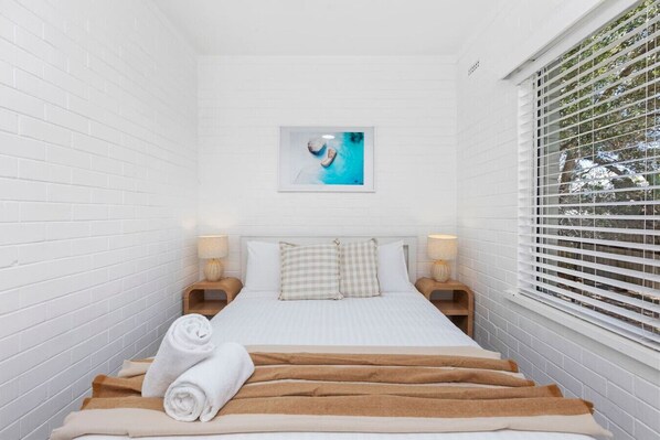 2 bedrooms, iron/ironing board, free WiFi, bed sheets