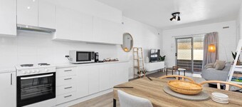 Cosy 2BR in Scarborough w/ Pool!