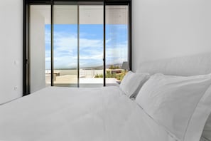 4 bedrooms, iron/ironing board, Internet, bed sheets