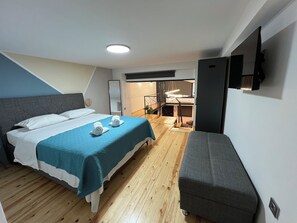2 chambres, fer et planche à repasser, Wi-Fi, draps fournis