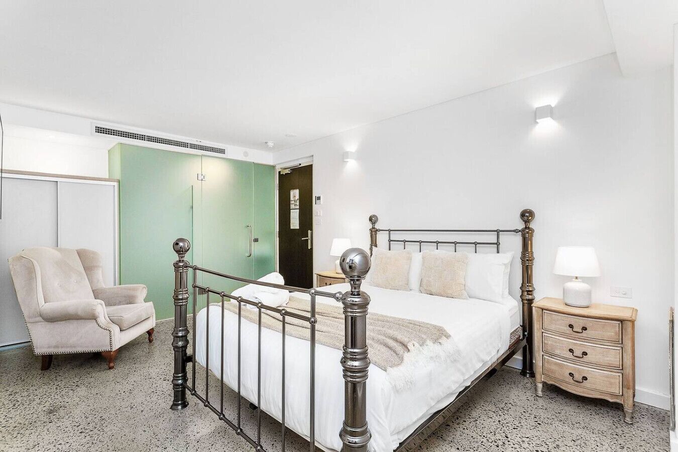 Nest On Newcastle  S5 - Riverton
