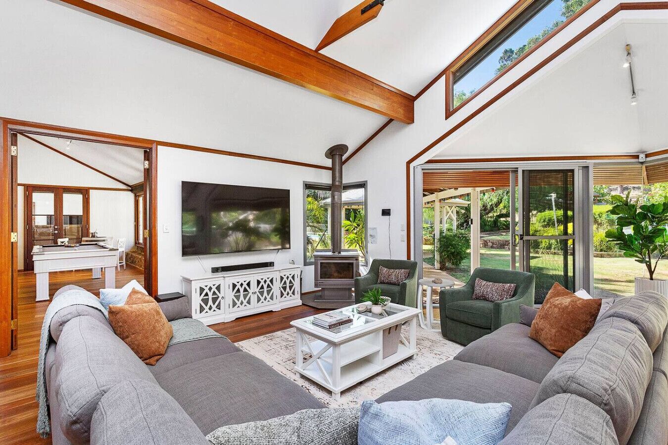 TV, fireplace, stereo