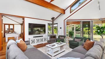 TV, fireplace, stereo