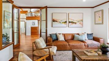 TV, fireplace, stereo