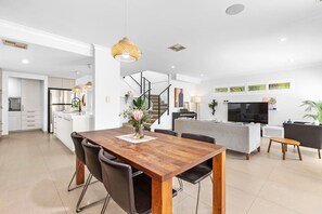 Dining - Coastal Retreat in Burns Beach (Burns Beach)