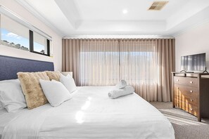 3 chambres, fer et planche à repasser, Wi-Fi, draps fournis