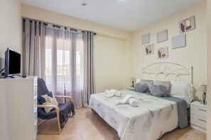 2 chambres, fer et planche à repasser, Wi-Fi, draps fournis