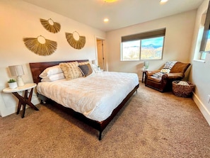 6 bedrooms, desk, iron/ironing board, travel cot - MtnViews–Hot tub-Mini Golf–Bocce–Pool Table–3000sf (Moab)
