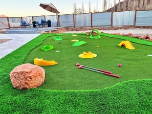 Children’s area - MtnViews–Hot tub-Mini Golf–Bocce–Pool Table–3000sf (Moab)