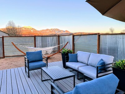 MtnViews–Hot tub-Mini Golf–Bocce–Pool Table–3000sf