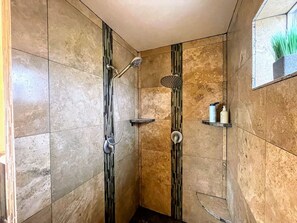 Hair dryer, towels - MtnViews–Hot tub-Mini Golf–Bocce–Pool Table–3000sf (Moab)