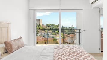 1 dormitorio, tabla de planchar con plancha, wifi y ropa de cama