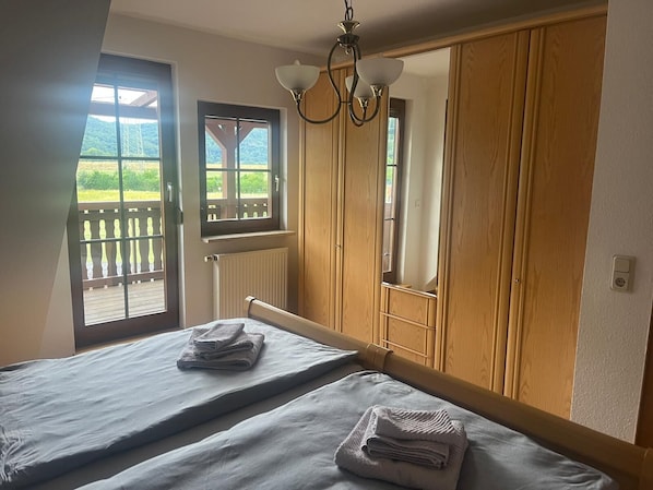 3 habitaciones, cuna de viaje, wifi gratis y ropa de cama 