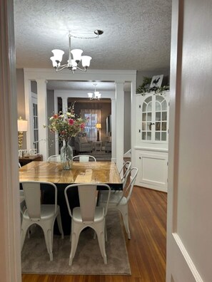 Interior - Bring the whole family to this great place with lots of room for fun (Bedford)