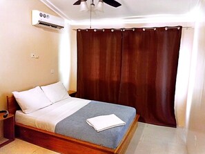 2 bedrooms, iron/ironing board, WiFi, bed sheets - Two bedrooms Bungalow in the heart of Osu
7 minutes drive from the airport  (Accra)