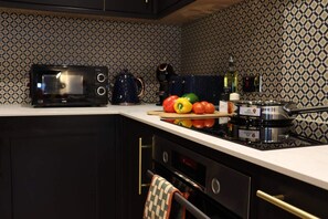 Fridge, microwave, oven, stovetop - 1 Bed-sleeps 4-brighton City Centre-5 Min to Pier (Brighton)
