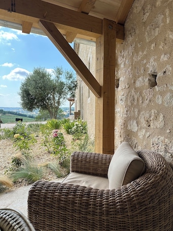 Property grounds. 15th-Century farmhouse in the hills of Occitanie