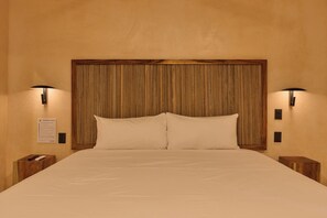 Suite – standard, 1 kingsize-seng | Minibar, safe på rommet, strykejern/-brett og wi-fi (inkludert)