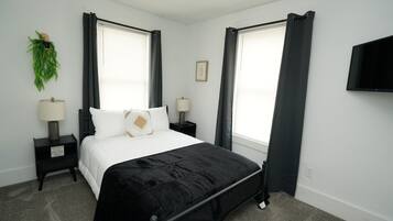 4 Schlafzimmer, Schreibtisch, Bügeleisen/Bügelbrett, Reisekinderbett