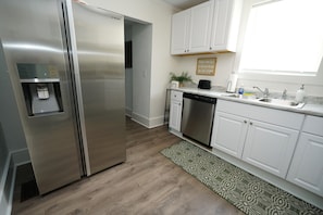 Fridge, microwave, oven, stovetop - Comfortable 4BR Home Near Downtown Elyria (Elyria)