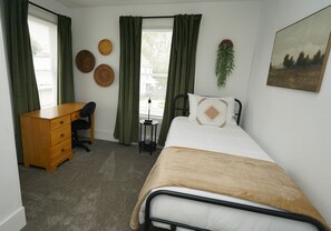 4 bedrooms, desk, iron/ironing board, travel crib