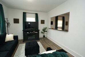 Smart TV, books, stereo