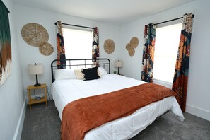 4 bedrooms, desk, iron/ironing board, travel crib