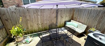 3-bedroom townhome Destrehan neighborhood just 10 minutes from NOLA airport.