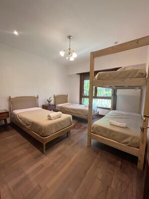 Basic Shared Dormitory, Mixed Dorm, Park View | Iron/ironing board, free WiFi, bed sheets - La Bernardina Hostel (Tandil)