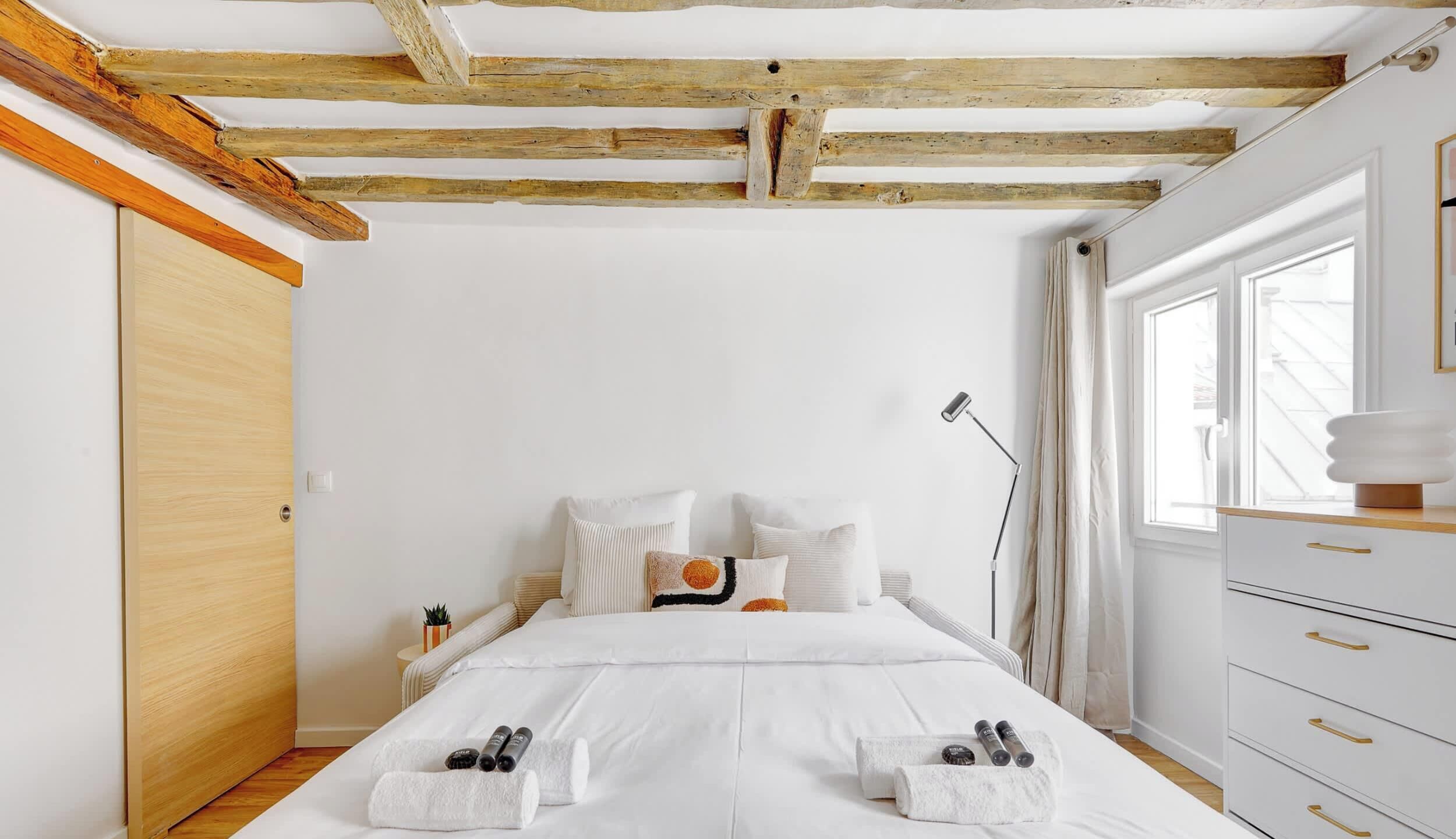 1 chambre, fer et planche à repasser, lit de bébé portatif, Wi-Fi