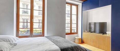 Iron/ironing board, WiFi, bed sheets