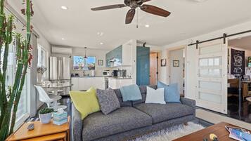 Televisión y chimenea