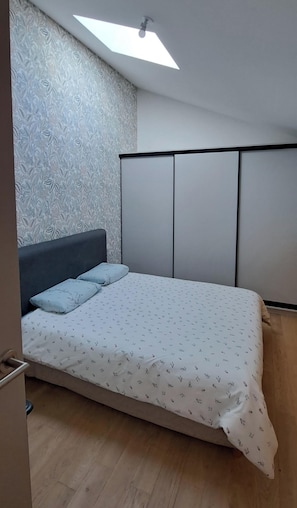 2 chambres, fer et planche à repasser, accès Internet, draps fournis