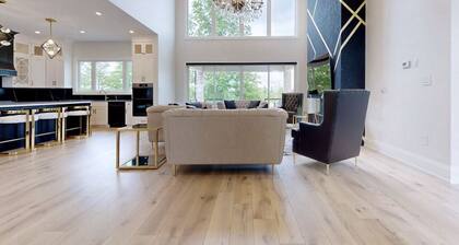 Lucky Mansion - a Luxury Villa in Fort Erie !