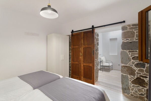 2 bedrooms, iron/ironing board, WiFi, bed sheets