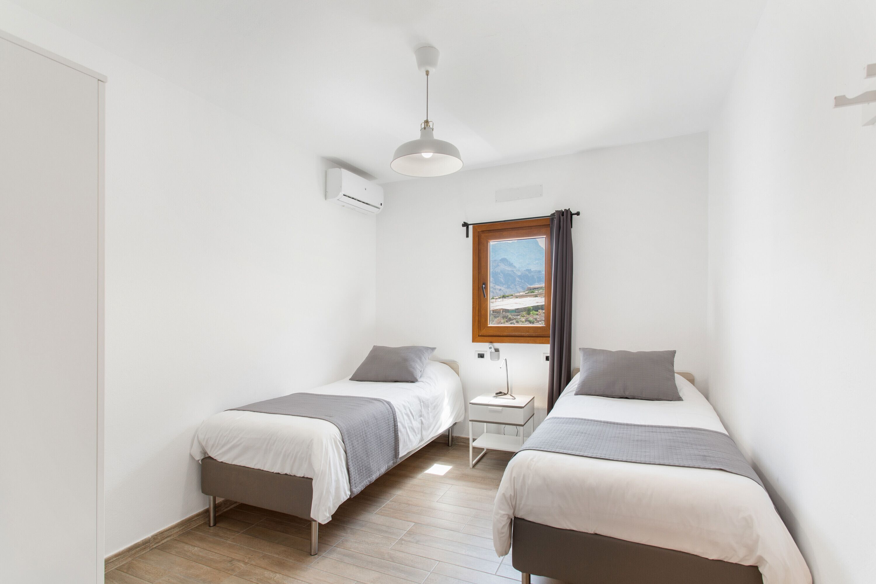 2 habitaciones, tabla de planchar con plancha, wifi y ropa de cama 