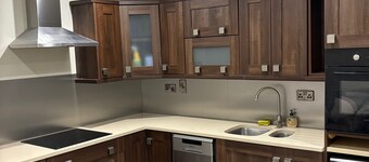 Modern and secure 1-bedroom apartment in Oldcastle - Sleeps 2 -4 people