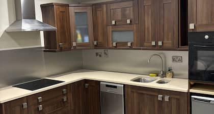 Modern and secure 1-bedroom apartment in Oldcastle - Sleeps 2 -4 people
