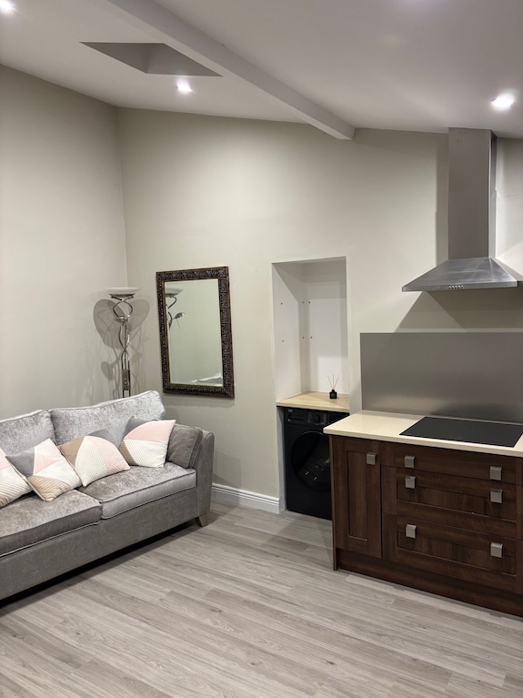 Modern And Secure 1-bedroom Apartment In Oldcastle - Sleeps 2 -4 People - Meath