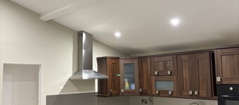 Modern and secure 1-bedroom apartment in Oldcastle - Sleeps 2 -4 people