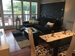 Smart TV, books - ORIO BEACH (Orio)