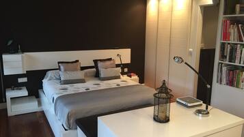 2 habitaciones, escritorio, tabla de planchar con plancha y wifi gratis